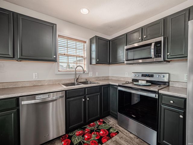 4717 Erinwood Court, Evansville, IN 47725