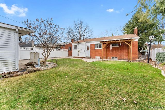 15225 Poplar Street, Southgate, MI 48195