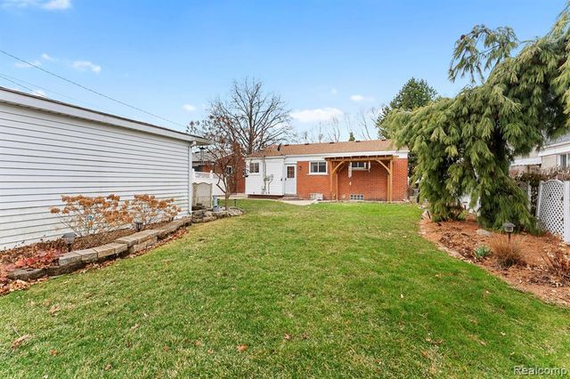 15225 Poplar Street, Southgate, MI 48195