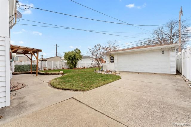 15225 Poplar Street, Southgate, MI 48195