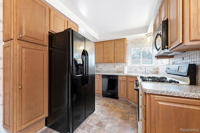 15225 Poplar Street, Southgate, MI 48195