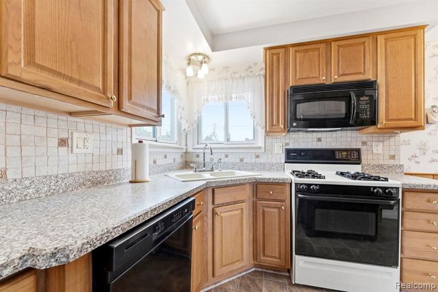 15225 Poplar Street, Southgate, MI 48195