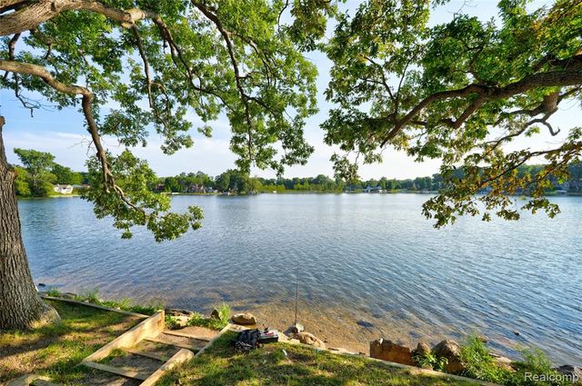 6220 Wertz, Davisburg, MI 48350
