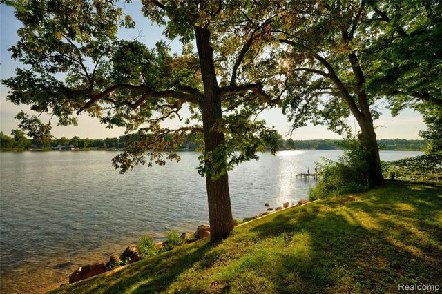 6220 Wertz, Davisburg, MI 48350
