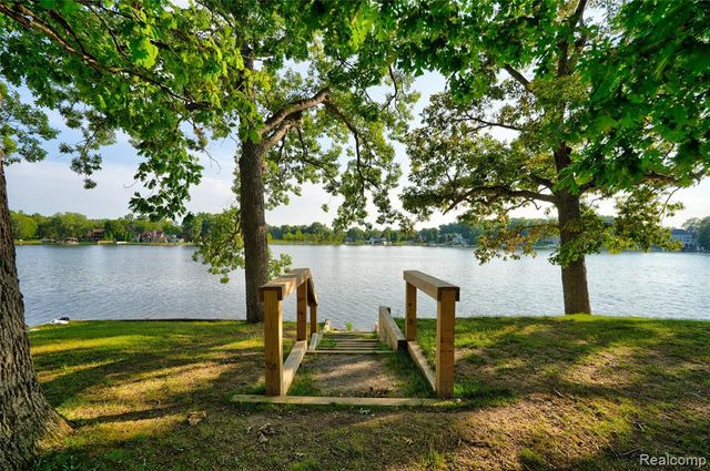 6220 Wertz, Davisburg, MI 48350