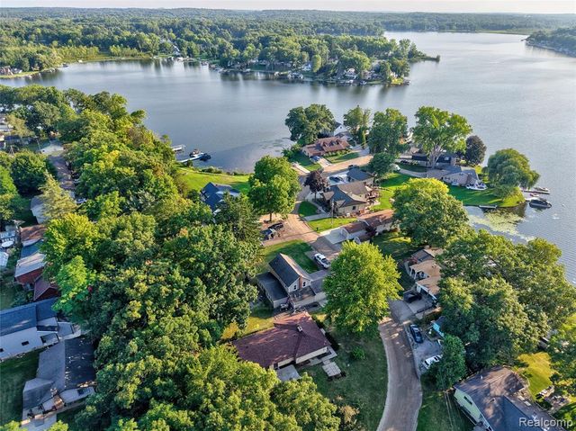 6220 Wertz, Davisburg, MI 48350