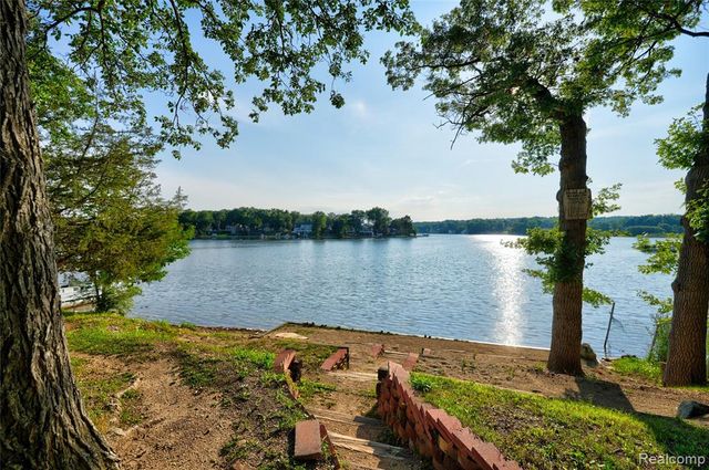 6220 Wertz, Davisburg, MI 48350
