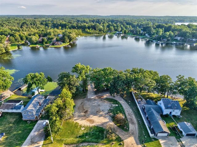 6220 Wertz, Davisburg, MI 48350