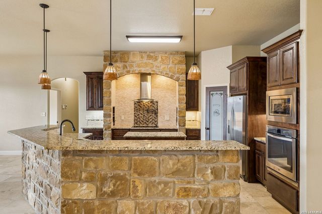 121 ABREGO MOUNT DR, Floresville, TX 78114