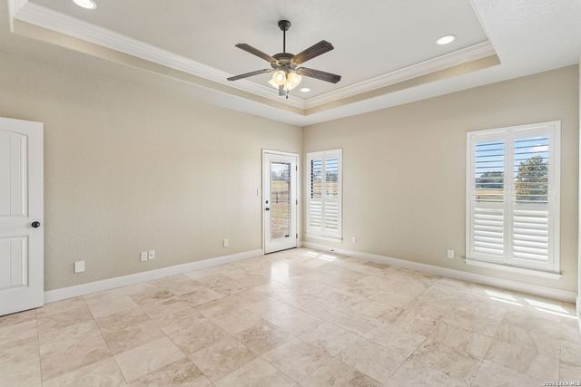 121 ABREGO MOUNT DR, Floresville, TX 78114