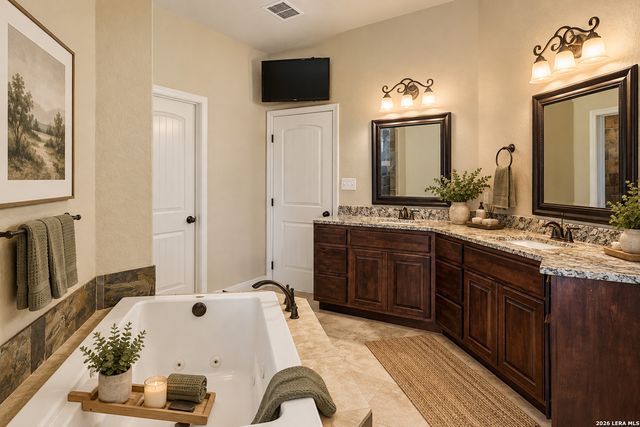 121 ABREGO MOUNT DR, Floresville, TX 78114