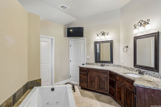 121 ABREGO MOUNT DR, Floresville, TX 78114
