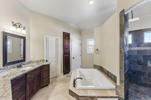 121 ABREGO MOUNT DR, Floresville, TX 78114