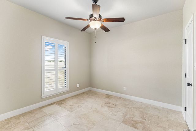 121 ABREGO MOUNT DR, Floresville, TX 78114