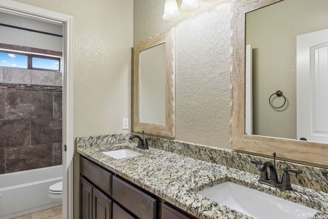 121 ABREGO MOUNT DR, Floresville, TX 78114