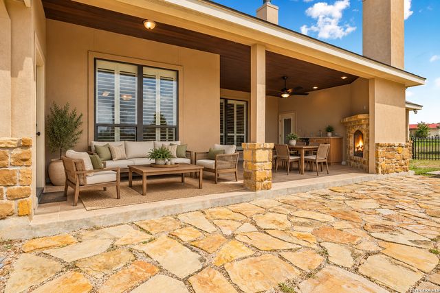 121 ABREGO MOUNT DR, Floresville, TX 78114
