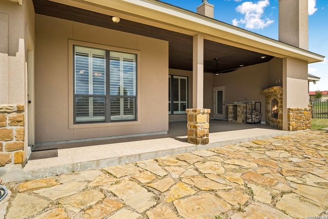 121 ABREGO MOUNT DR, Floresville, TX 78114