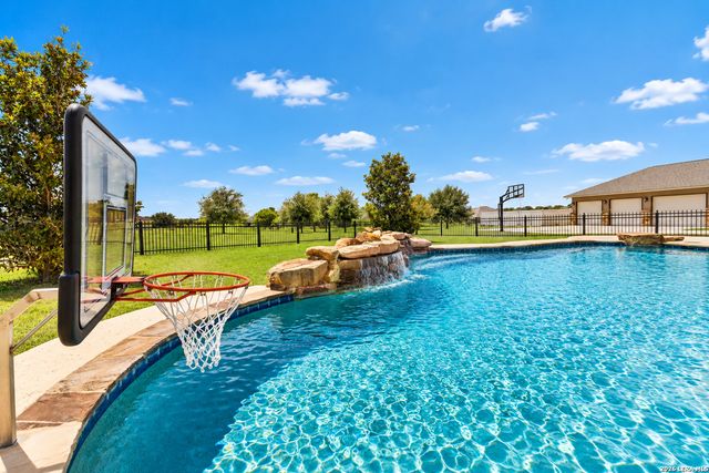 121 ABREGO MOUNT DR, Floresville, TX 78114