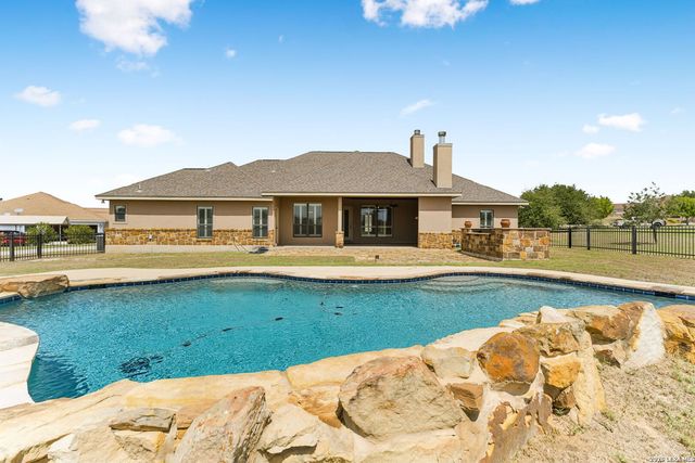 121 ABREGO MOUNT DR, Floresville, TX 78114