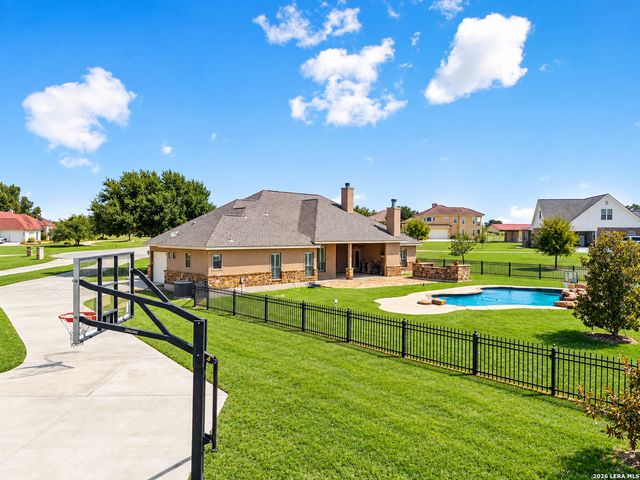 121 ABREGO MOUNT DR, Floresville, TX 78114