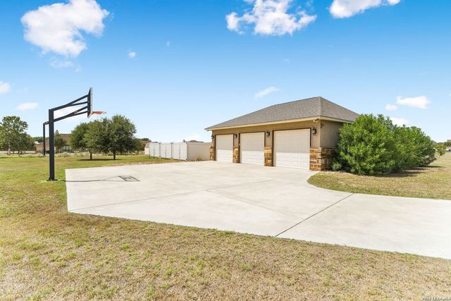 121 ABREGO MOUNT DR, Floresville, TX 78114