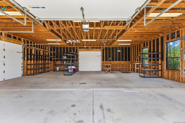 121 ABREGO MOUNT DR, Floresville, TX 78114