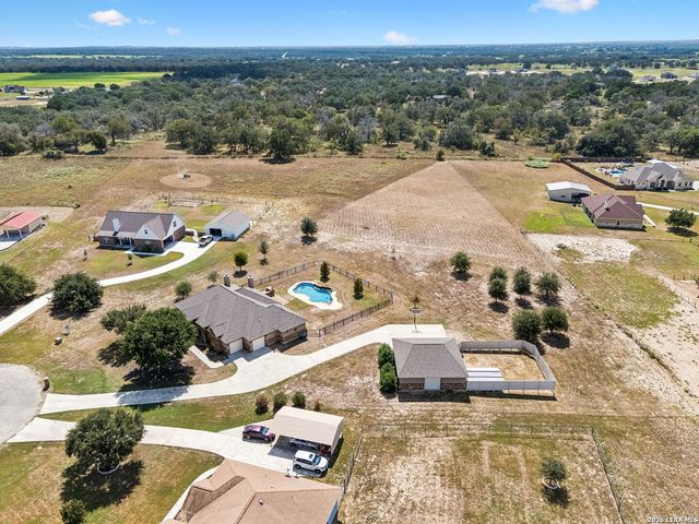 121 ABREGO MOUNT DR, Floresville, TX 78114