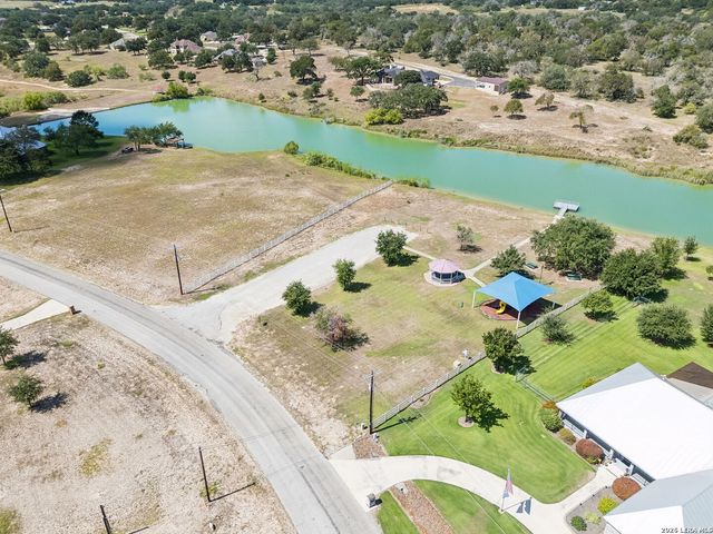 121 ABREGO MOUNT DR, Floresville, TX 78114