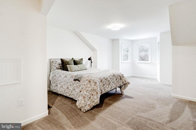 929 NIXON DRIVE, Mechanicsburg, PA 17055