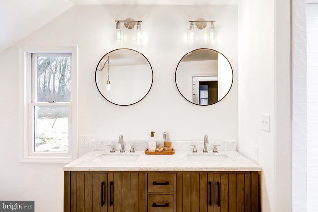 929 NIXON DRIVE, Mechanicsburg, PA 17055