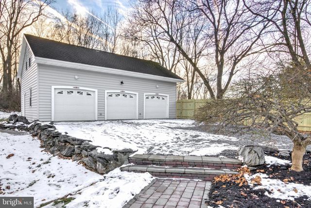 929 NIXON DRIVE, Mechanicsburg, PA 17055