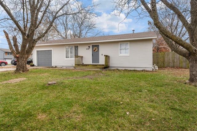 206 Cedarlane Drive, Wellsville, KS 66092