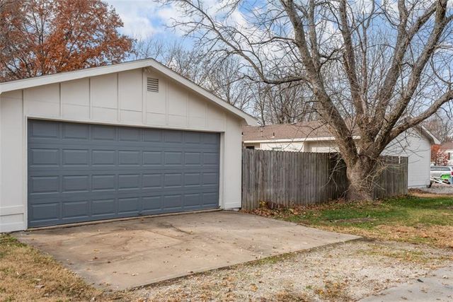 206 Cedarlane Drive, Wellsville, KS 66092