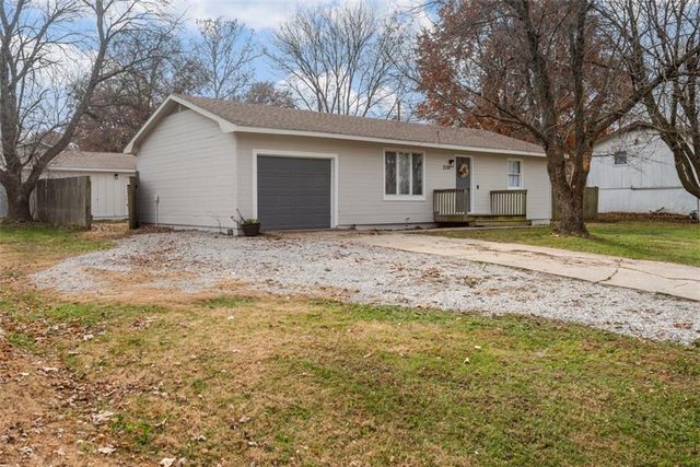 206 Cedarlane Drive, Wellsville, KS 66092