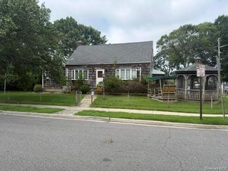 2 Ivy Street, Farmingdale, NY 11735
