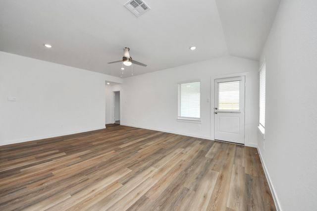 9035 Rose Water Trail, Iowa Colony, TX 77583