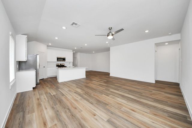 9035 Rose Water Trail, Iowa Colony, TX 77583