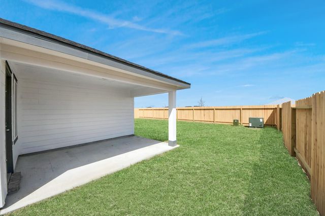 9035 Rose Water Trail, Iowa Colony, TX 77583