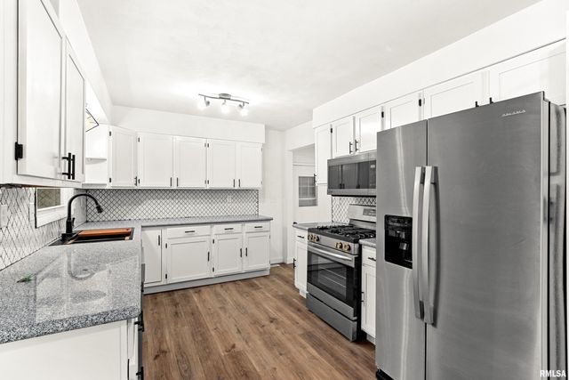 1208 TIMBER Lane, Pekin, IL 61554