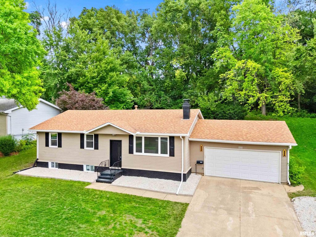 1208 TIMBER Lane, Pekin, IL 61554