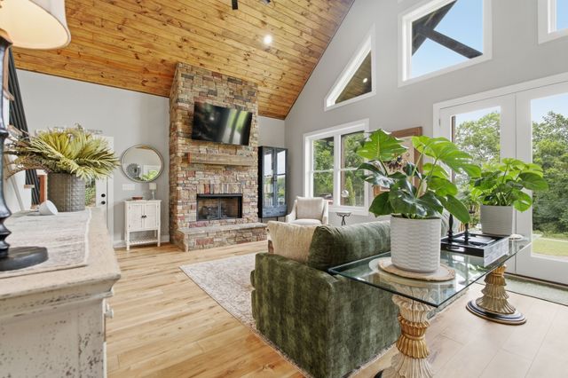 672 Sullivan Bend Rd, Elmwood, TN 38560