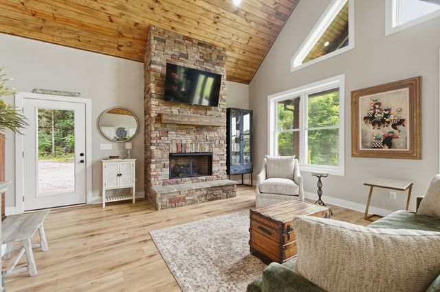 672 Sullivan Bend Rd, Elmwood, TN 38560
