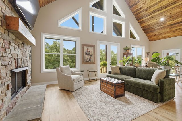 672 Sullivan Bend Rd, Elmwood, TN 38560
