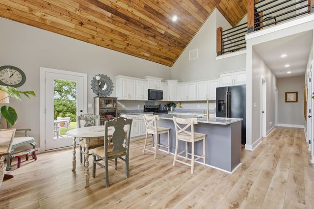672 Sullivan Bend Rd, Elmwood, TN 38560