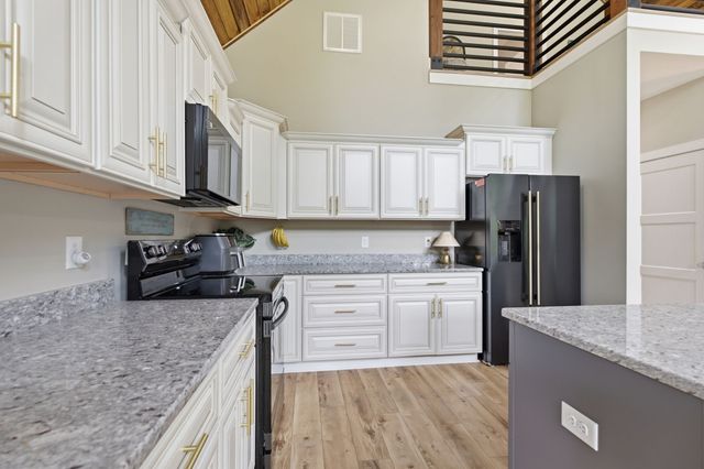 672 Sullivan Bend Rd, Elmwood, TN 38560