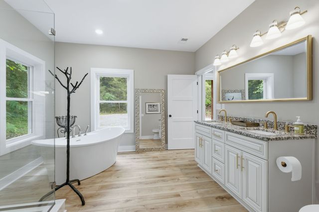 672 Sullivan Bend Rd, Elmwood, TN 38560