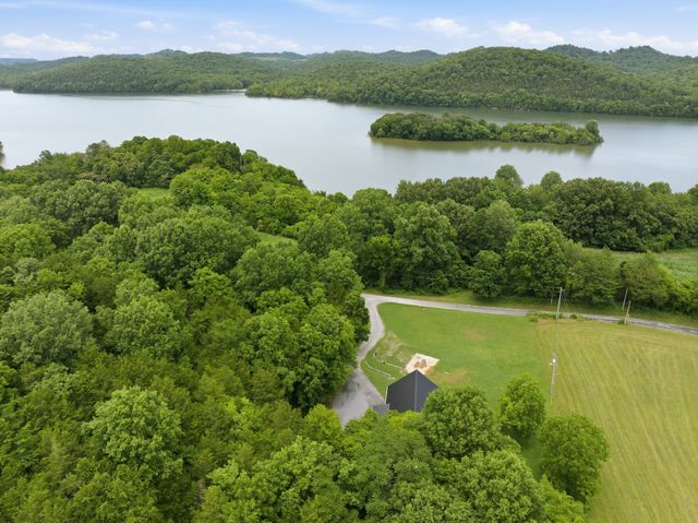 672 Sullivan Bend Rd, Elmwood, TN 38560