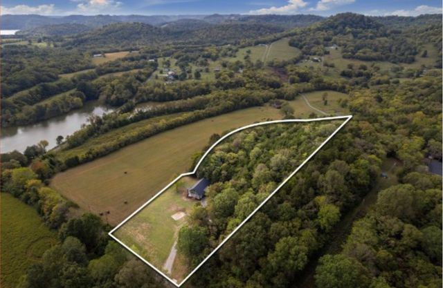 672 Sullivan Bend Rd, Elmwood, TN 38560