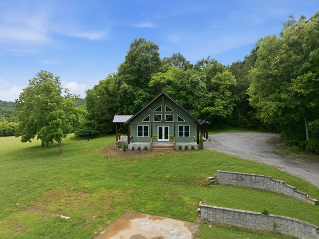 672 Sullivan Bend Rd, Elmwood, TN 38560