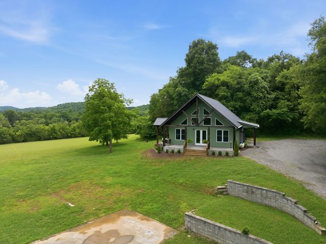 672 Sullivan Bend Rd, Elmwood, TN 38560